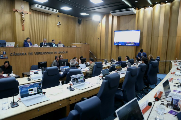 Aracaju regula eletropostos e aprova medidas para transparência e empregos