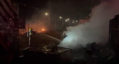 Bombeiros combatem incêndio em canteiro de condomínio no Mosqueiro