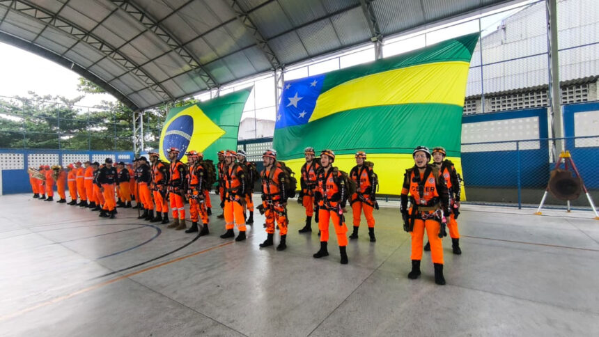 Bombeiros formam 14 especialistas no 2º Curso de Salvamento Terrestre