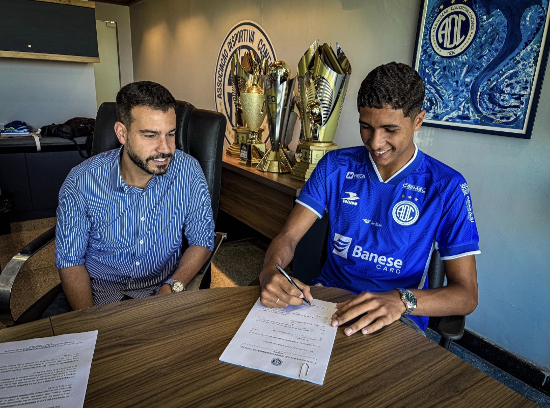 Confiança firma contrato de formação com zagueiro promessa de 17 anos
