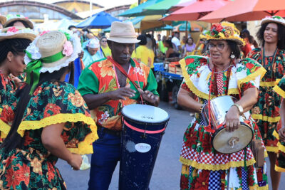 Cortejo Folclórico reúne 900 artistas e anima o Centro de Aracaju