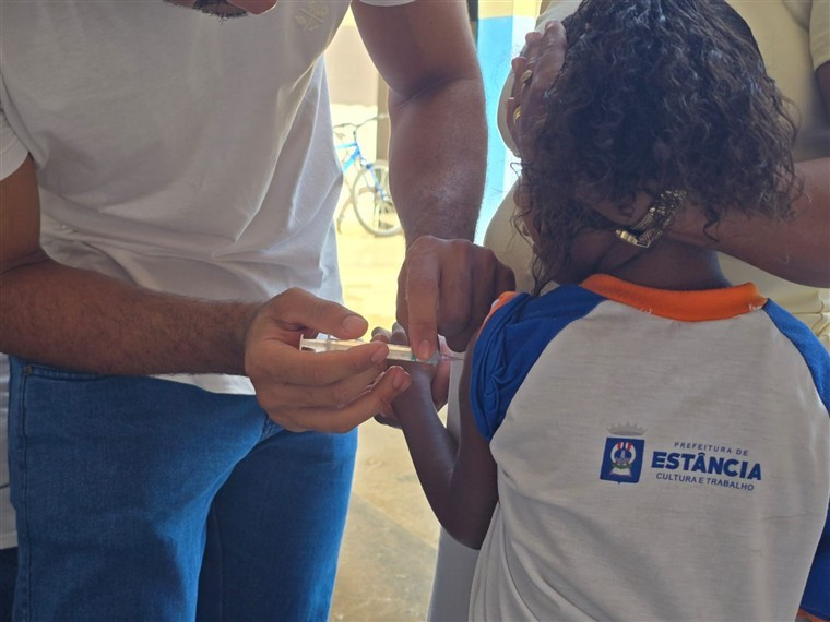 Estância faz mutirão de multivacinação para menores de 15 anos
