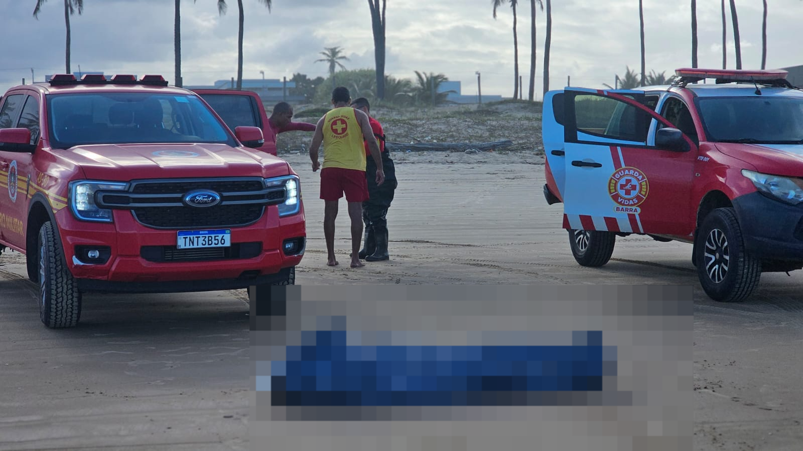 Guarda-vidas encontram corpo de homem de 26 na Praia da Costa