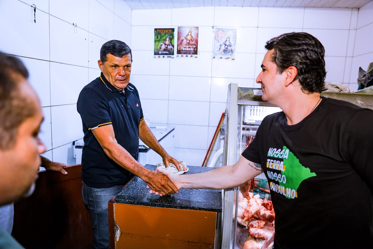 Gustinho apresenta projeto para reduzir taxas e fortalecer feiras livres