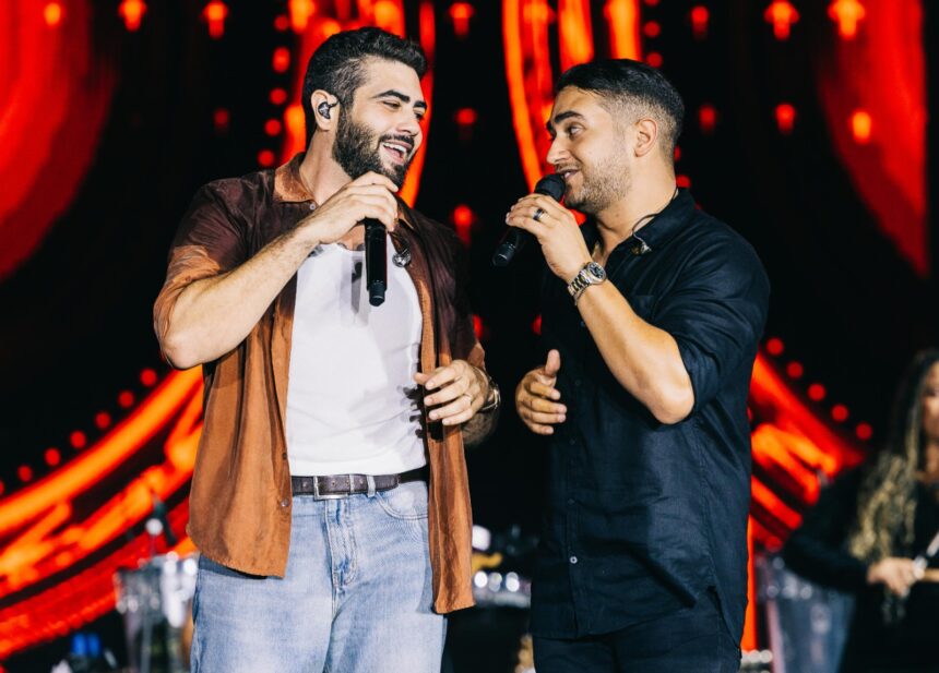 Henrique & Juliano animam Vaquejada no Parque Zezé Rocha