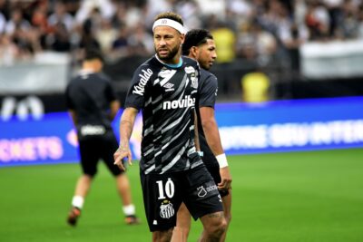 Neymar em aquecimento antes de Corinthians x Santos