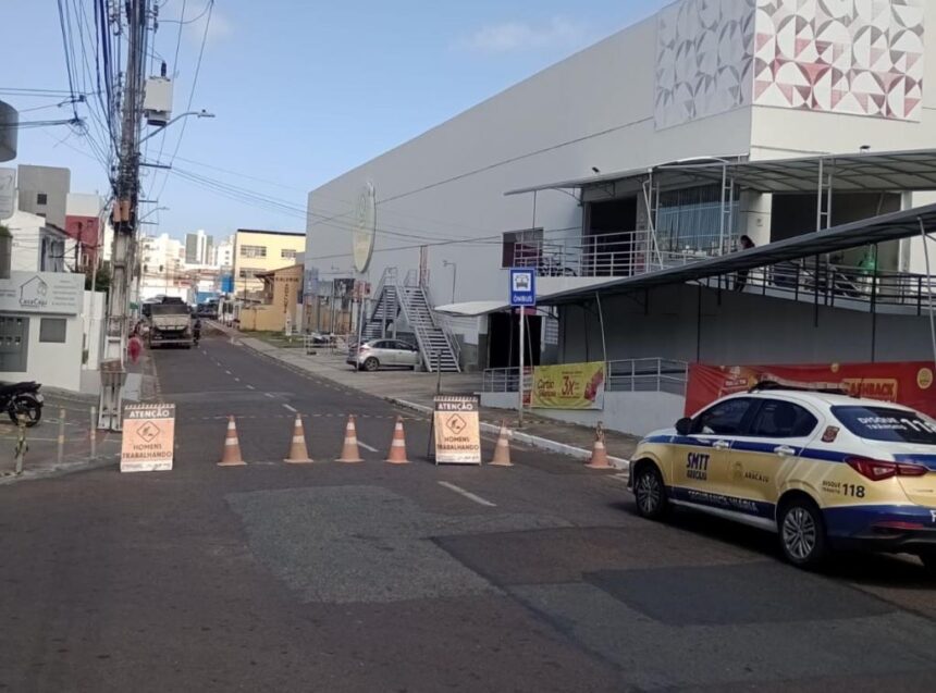 Obra da Iguá muda trânsito na Nelson Hungria, no Luzia