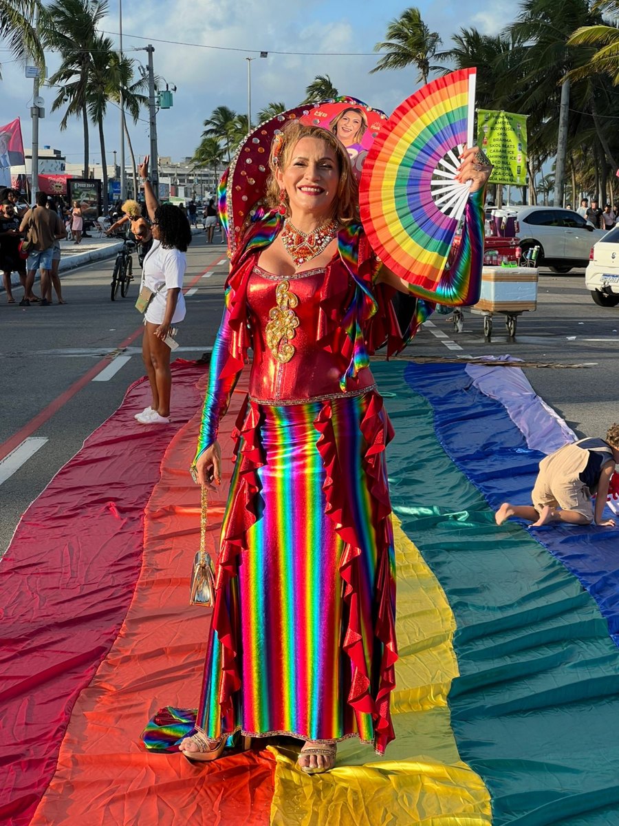 Linda Brasil na 25ª Parada LGBT+ de Sergipe, na Orla de Atalaia