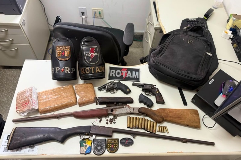 PM apreende 5 armas e 2,2 kg de cocaína em Riachuelo e Capela