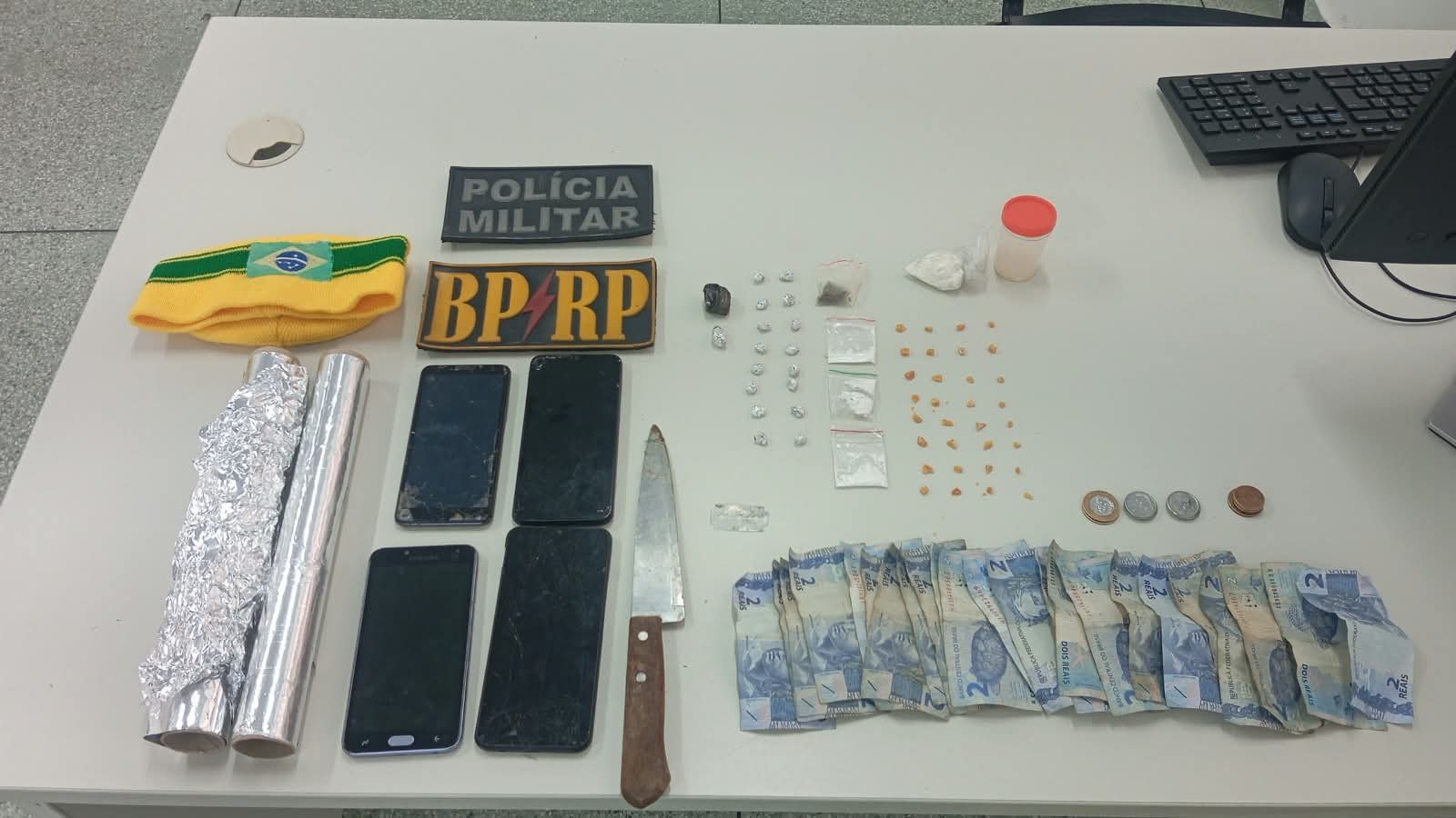 PM prende suspeito por tráfico e apreende drogas no Centro