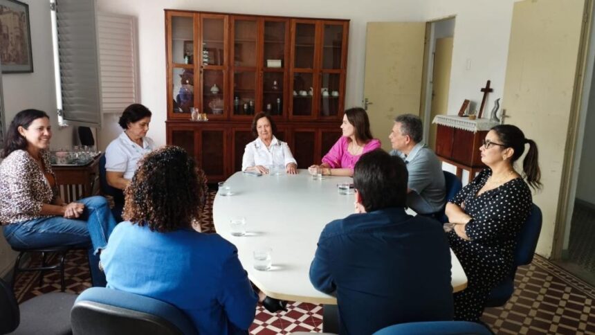 Prefeitura avalia ampliar assistência a crianças da Casa Maternal Amélia Leite