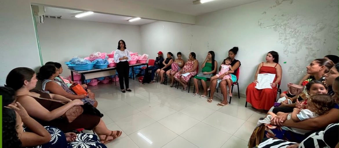 Prefeitura de Canindé entrega kits de enxoval a gestantes