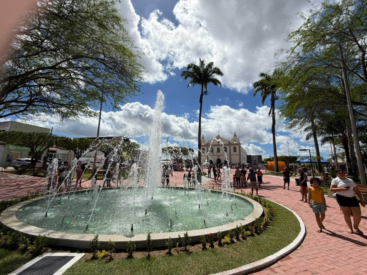 Tobias Barreto entrega Praça da Matriz e homenageia Padre Souza