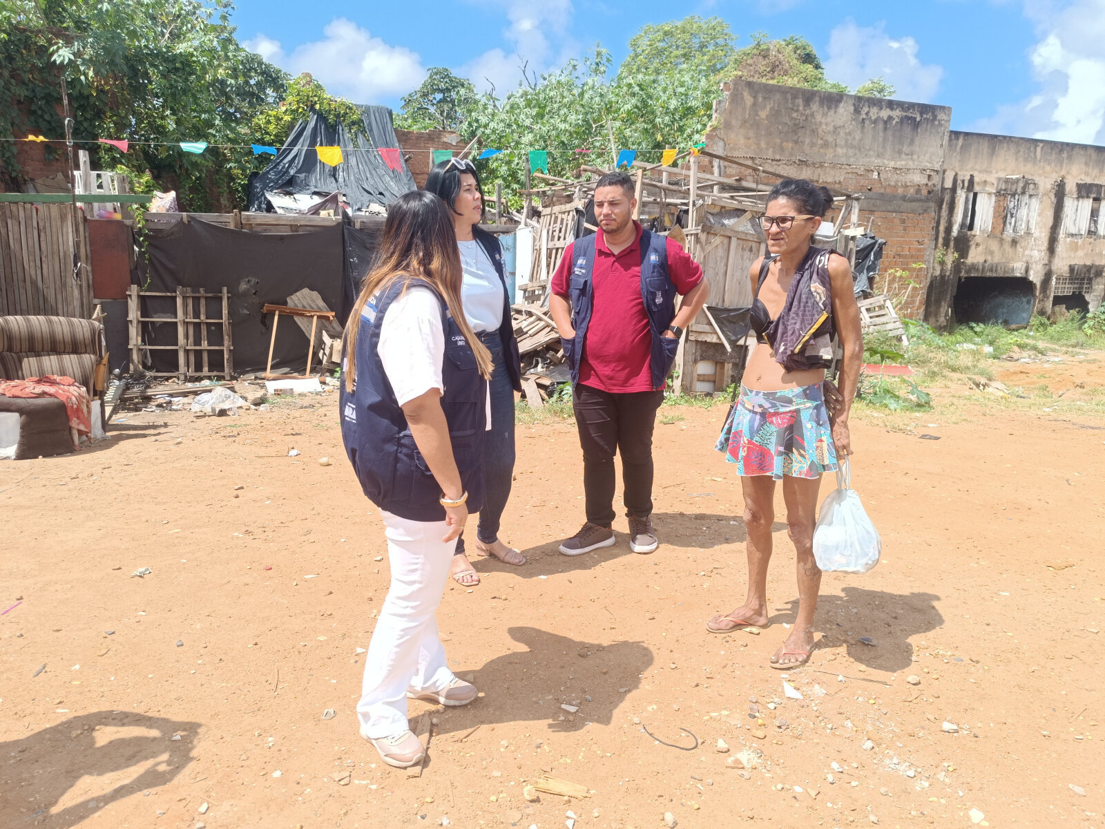 Três moradoras de ocupação atingida por incêndio recebem auxílio em Aracaju