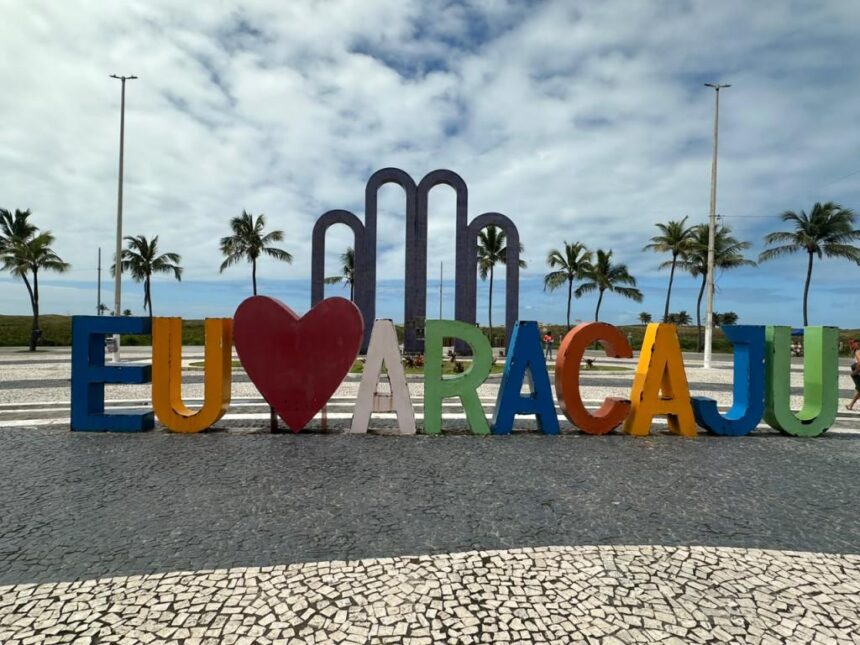 Troca do letreiro Eu Amo Aracaju começa segunda-feira na Orla da Atalaia