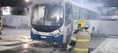 Bombeiros e brigada interna evitam incêndio maior em ônibus na Rua Alagoas