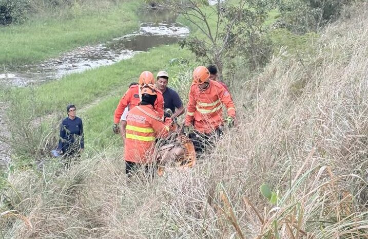 Bombeiros resgatam homem ferido após queda em cachoeira de Nossa Senhora das Dores