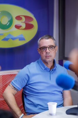 Fábio Mitidieri responde a perguntas durante entrevista à 103 FM