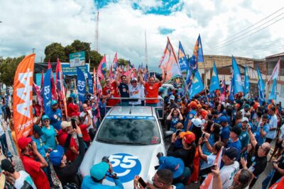 Governador Fábio Mitidieri durante carreata em Sergipe