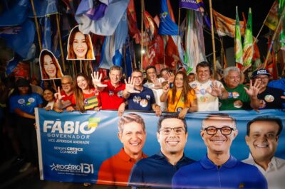Governador Fábio Mitidieri durante caminhada no Sul de Sergipe