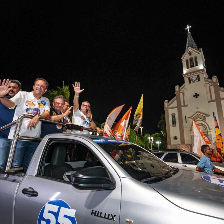 Fábio Mitidieri percorre as ruas de Simão Dias em mobilização de campanha