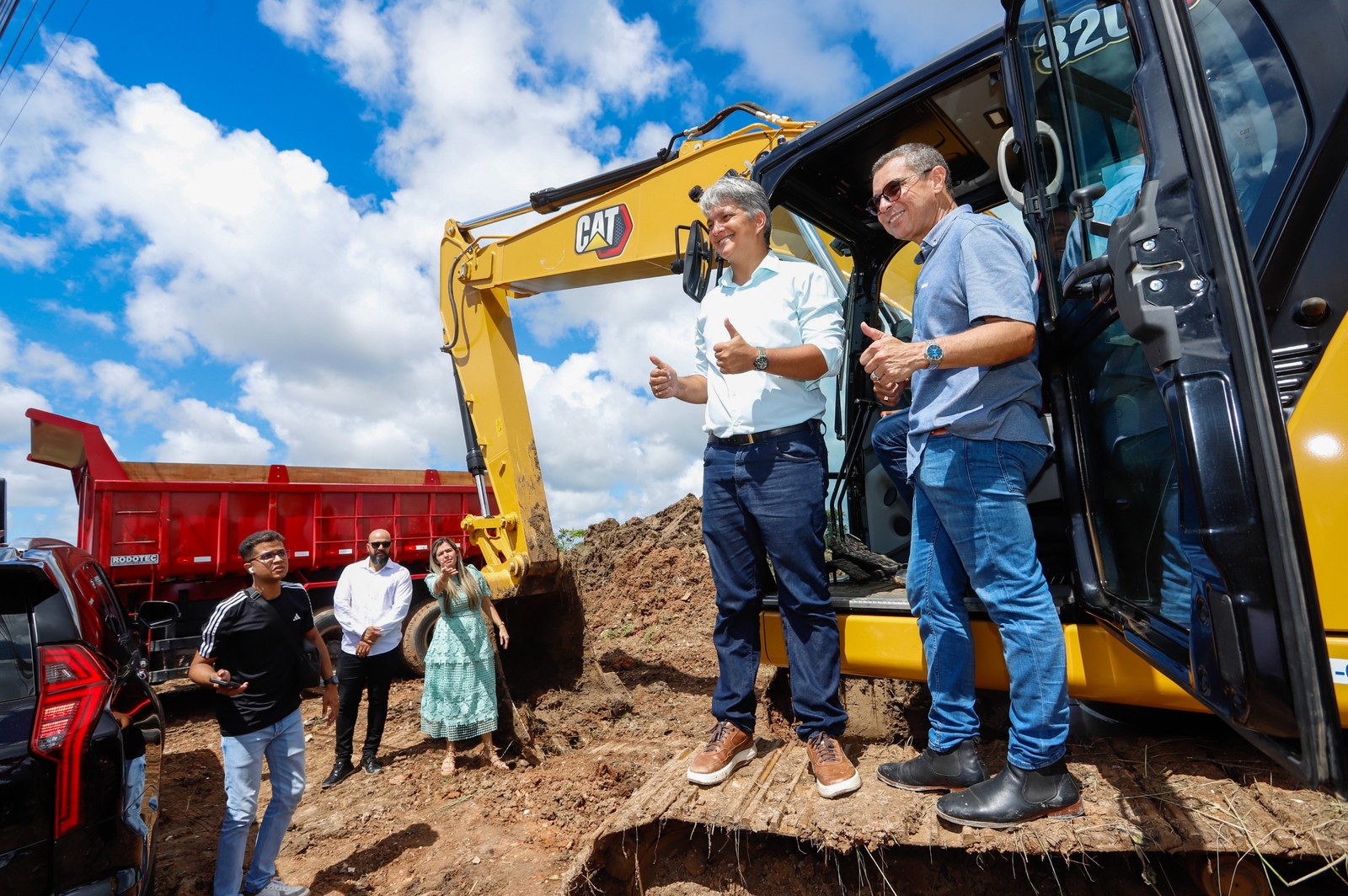 Obras de terraplanagem e drenagem em andamento em Nossa Senhora do Socorro