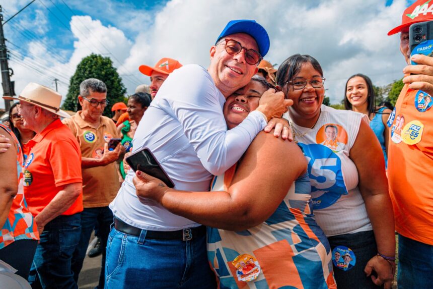 O governador Fábio Mitidieri durante agenda de campanha