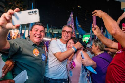 Governador Fábio Mitidieri e a deputada federal Delegada Katarina em ato de campanha em Aracaju