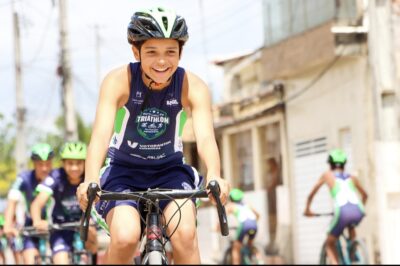 Iguá fortalece escolinha de triathlon em Laranjeiras e distribui kits