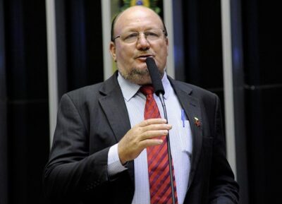 João Daniel libera R$49,98 mi para saúde e obras em Sergipe