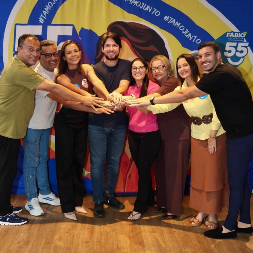 O deputado estadual Jorginho Araujo ao lado de prefeitos aliados