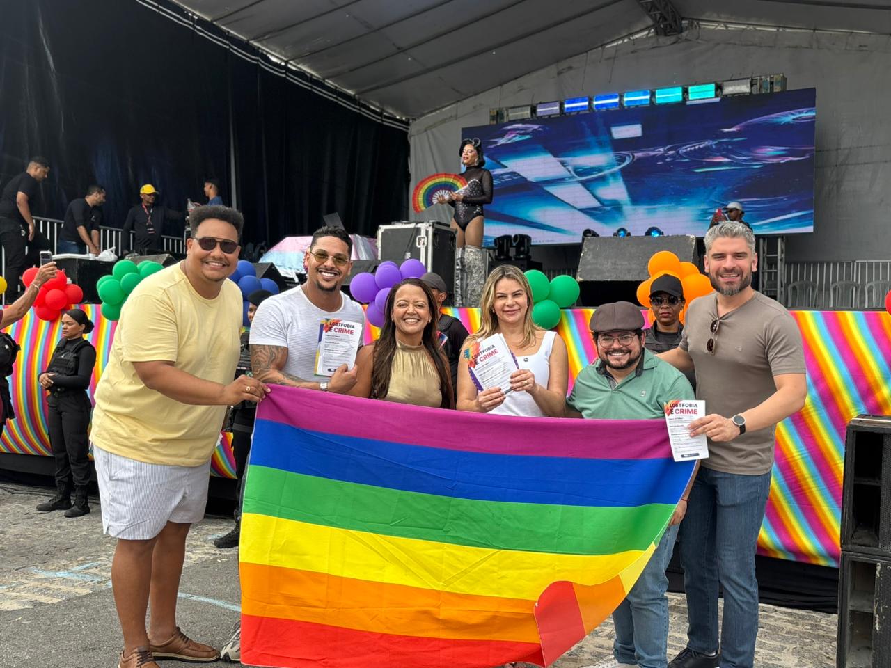 OAB/SE distribui orientações legais contra LGBTfobia na Parada de Aracaju