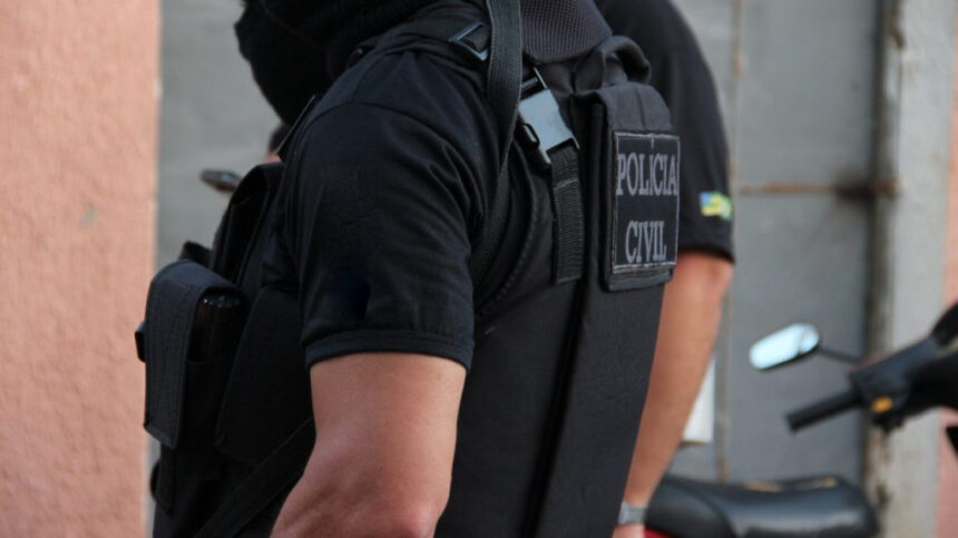 Operação da DAGV prende dois e apreende arma em Socorro