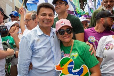 Candidato ao Governo de Sergipe Valmir de Francisquinho em agenda de campanha