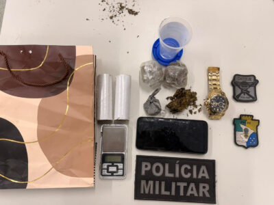Polícia prende homem que descartou bolsa com drogas ao ver viatura