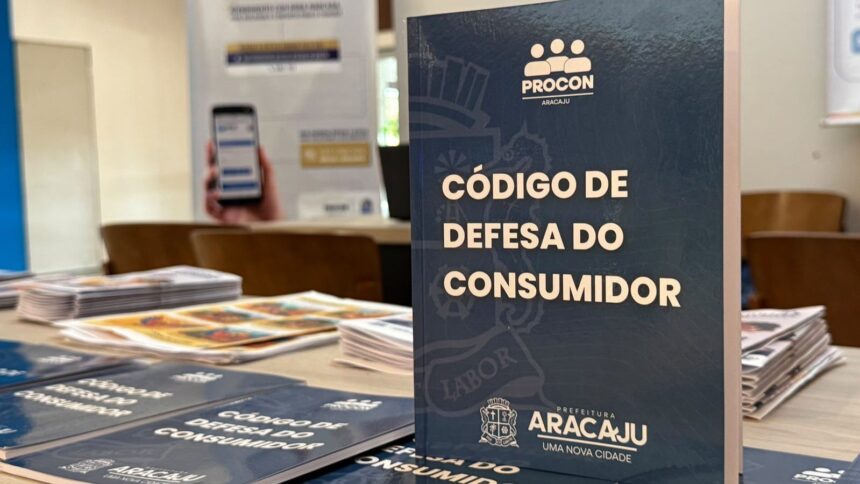 Procon Aracaju comemora 36 anos do CDC e orienta consumidores no shopping