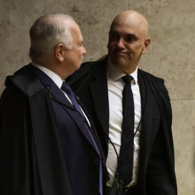 Edson Fachin e Alexandre de Moraes durante sessão