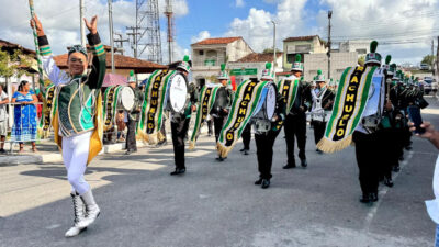 Riachuelo vira vitrine: desfile reúne 2 mil alunos em festa escolar
