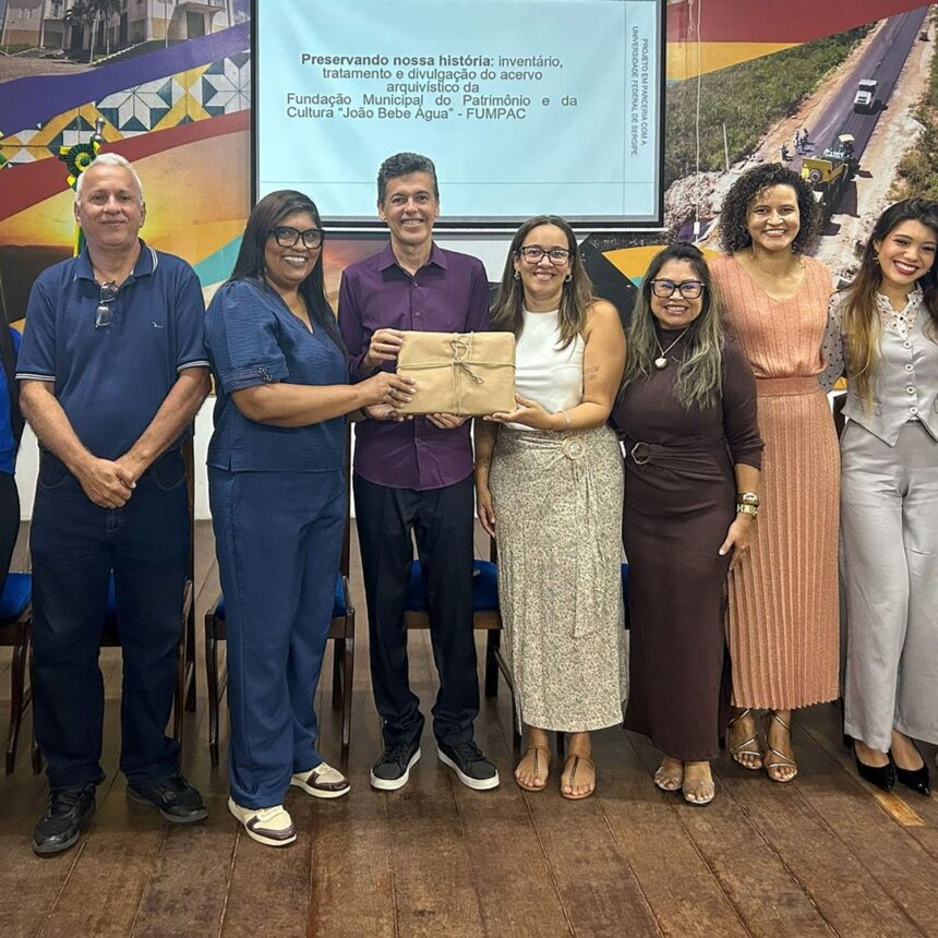Cerimônia de entrega dos documentos históricos digitalizados pela UFS à Prefeitura de São Cristóvão