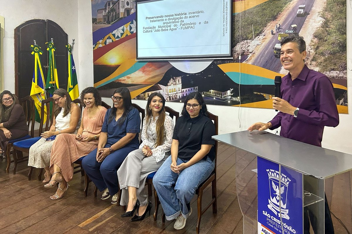 O reitor da UFS, André Maurício, durante a cerimônia no Paço Municipal