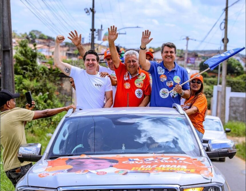 Gustinho Ribeiro durante a carreata de encerramento de campanha em Estância